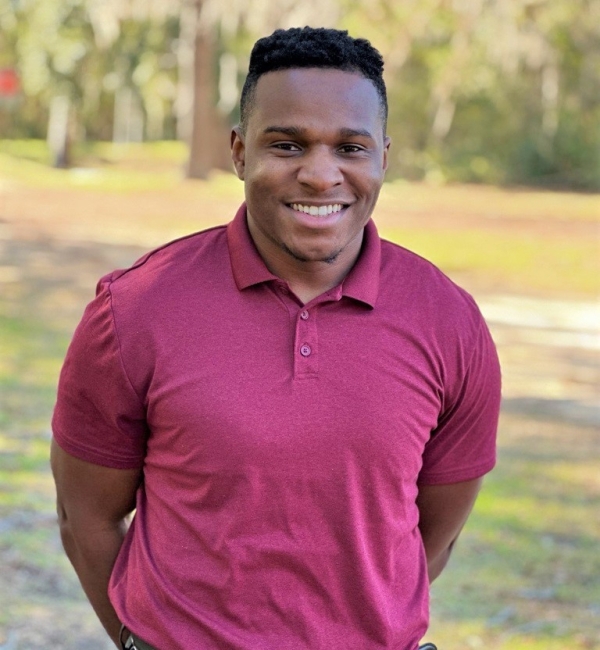 Head shot of Aaron Thomas