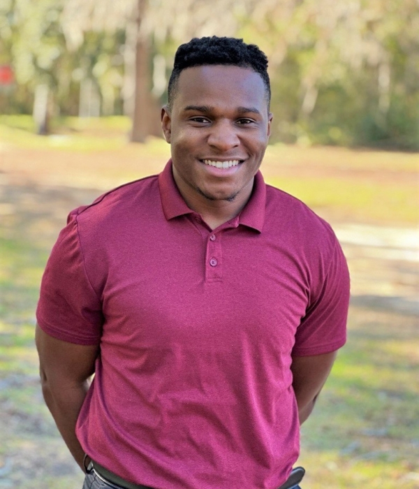 Head shot of Aaron Thomas